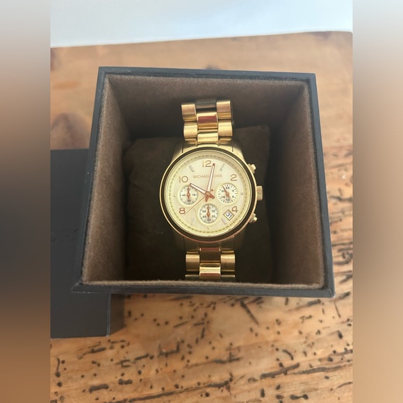 Michael Kors gold watch - Picture 1 of 9